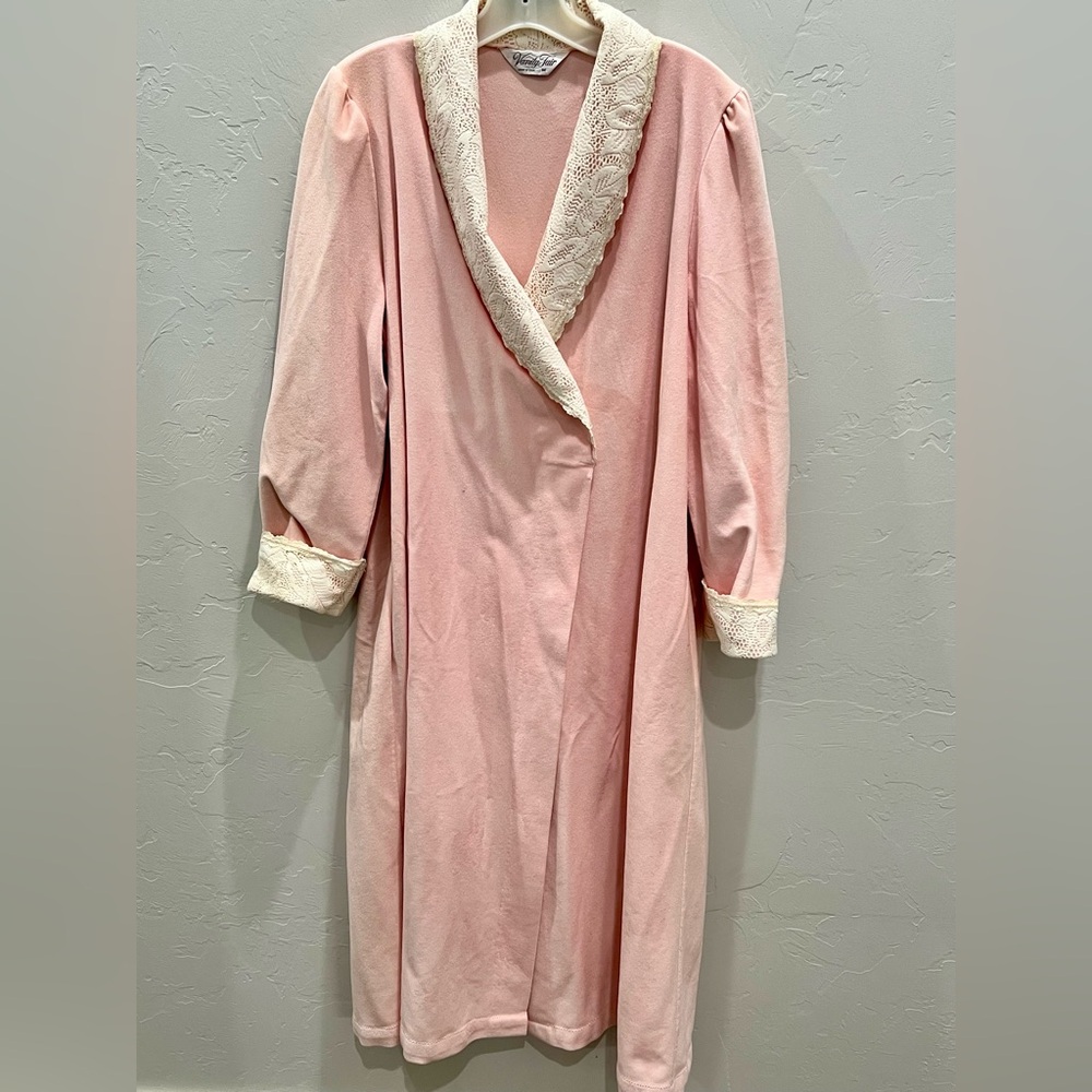 Vanity Fair Pink 100% Cotton with Lace Accents Nightgown Robe Vintage